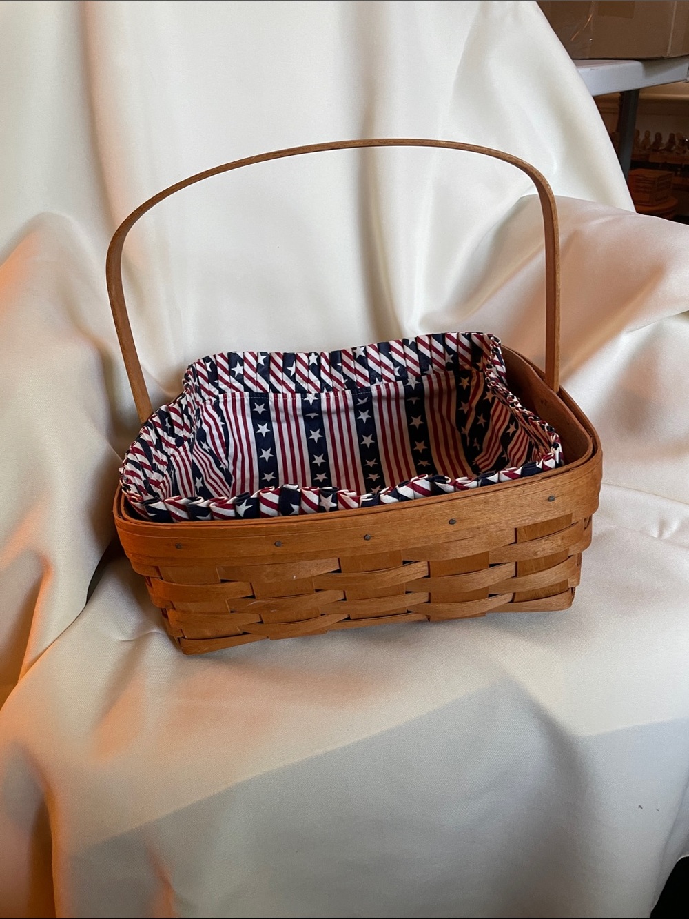 Longaberger 12 inch Pie Basket with fixed handle